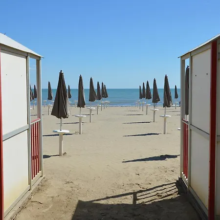 Capitol Aparthotel 4*