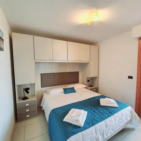 Aparthotel Capitol 4*