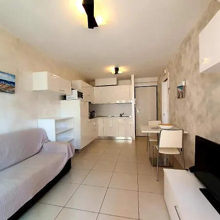 Capitol Lägenhetshotell 4*
