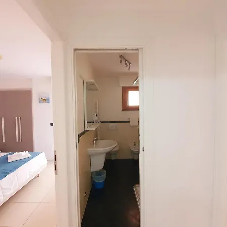 Capitol 4*