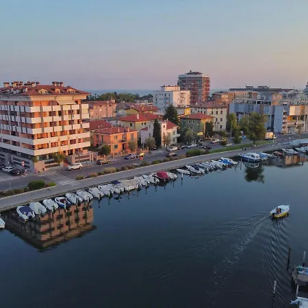 Capitol Lägenhetshotell Grado