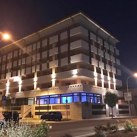 Capitol 4* Grado