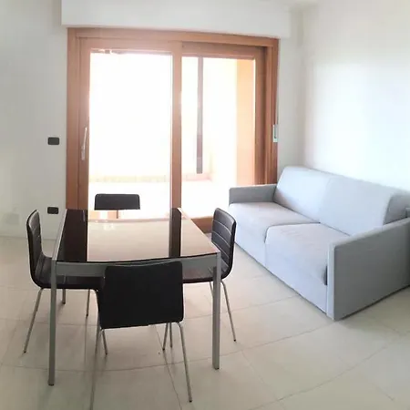 Capitol 4* Grado
