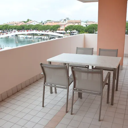 Aparthotel Capitol 4*