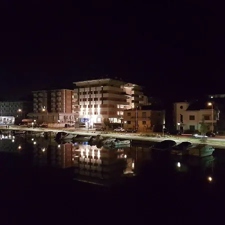Aparthotel Capitol 4*