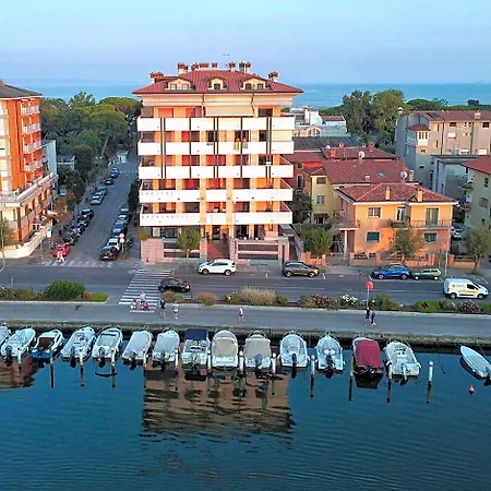 Capitol Aparthotel 4*