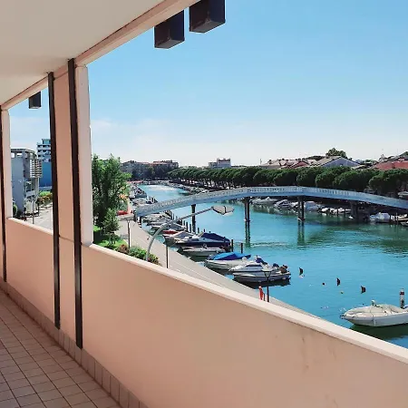 Capitol 4* Grado