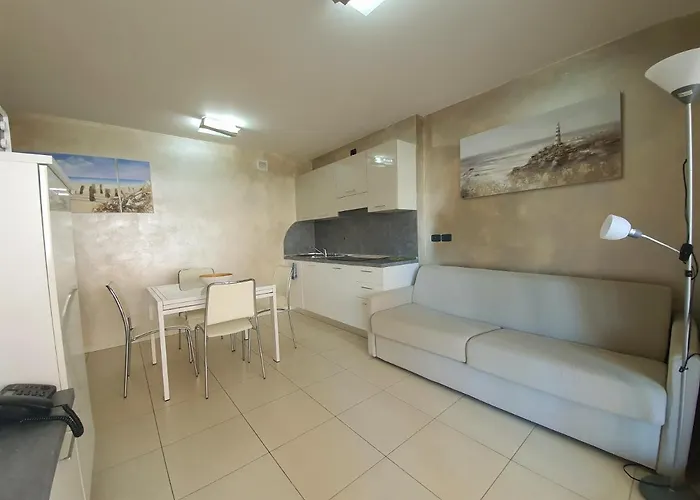 Capitol Aparthotel 4*